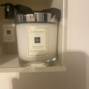 Jo Malone  Candle English Pear and Freesia